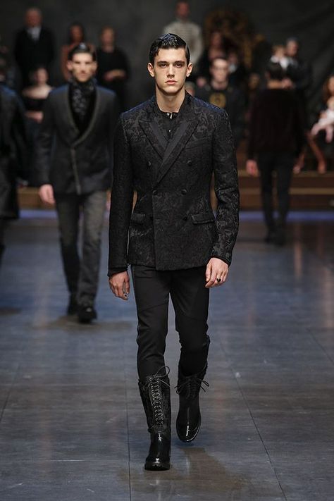 Lace Outfits for Men (27) Lively Aesthetic, Outfits Quotes, Male Dress, 2016 Menswear, Men Fashion Show, Lace Outfit, Outfit Trends, Black Suit, Writing Ideas