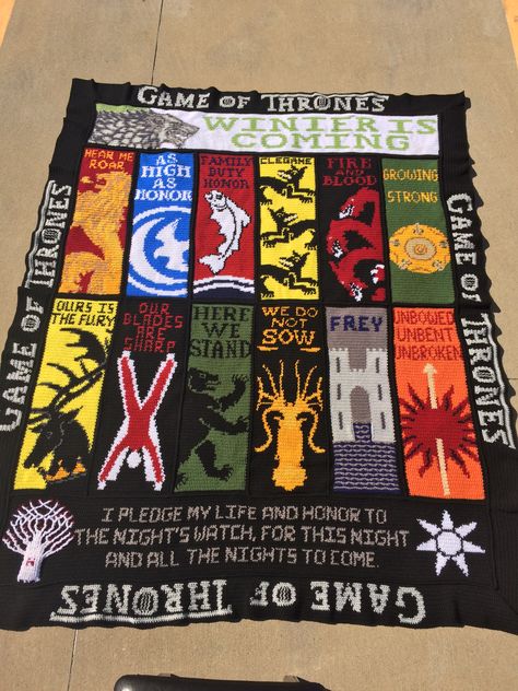 Game of Thrones Crochet Blanket. Graphghan is California King size. Game Of Thrones Crochet, Star Wars Crochet, Crochet Blanket Tutorial, Crochet Game, Pattern Game, Nerd Crafts, Crochet Bookmark, Corner To Corner Crochet, Gra O Tron