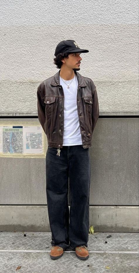 New York 90s Fashion, Black Undershirt Outfits, Baggy Pants For Men, Style Baggy Pants, Taka Original, Concert Outfit Men, Jdm Racing, Nostalgia Aesthetic, Dos And Don'ts