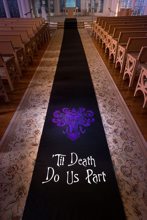 Custom aisle runner at Disney's Wedding Pavilion inspired by Halloween and The Haunted Mansion Halloween Wedding Decorations, Corpse Bride Wedding, Gothic Wedding Theme, Nightmare Before Christmas Wedding, Dark Wedding Theme, Halloween Decor Diy, Halloween Themed Wedding, Skull Wedding, Disney Fairy Tale Weddings