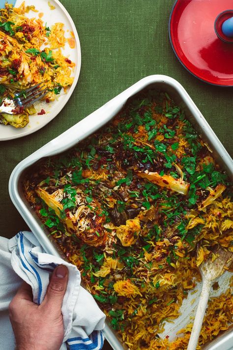 One-Tray Baked Rice With Harissa Hispi Cabbage Hispi Cabbage, Best Vegan Salads, Vegan Dinner Party, Cabbage Rice, Quick Easy Vegan, Spiced Rice, Baked Rice, Baked Dinner, Rice Dish