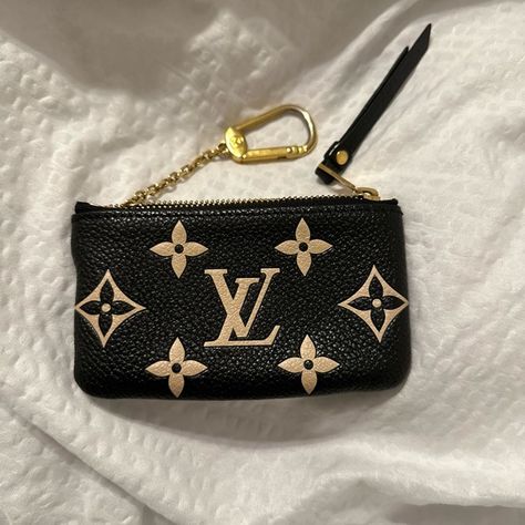 LV Key Pouch Bicolor Monogram Empreinte
Leather Lv Key Pouch, Louis Vuitton Key Pouch, Key Pouch, Vuitton Handbags, Louis Vuitton Handbags, Wallets, Louis Vuitton, Pouch, Monogram