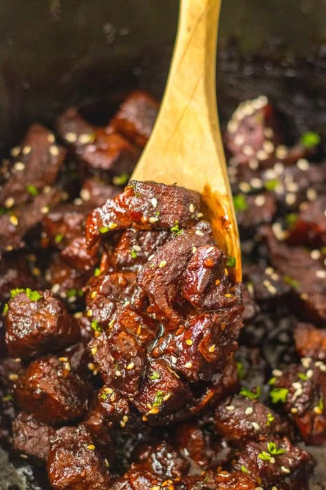 Red Meat Slow Cooker Recipes, Slow Cooker Red Meat Recipes, Honey Garlic Steak Bites, Honey Garlic Steak, Garlic Steak Bites, Crockpot Steak, Steak Bites Recipe, Garlic Steak, Over Mashed Potatoes