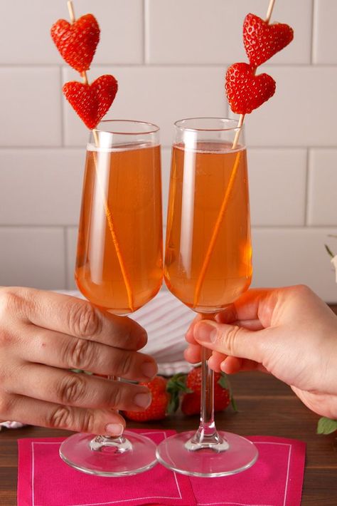 These Valentine's Day Mimosas Are For Anyone Who Loved Shirley TemplesDelish Valentines Brunch, Romantic Breakfast, Valentines Breakfast, Brunch Decor, Birthday Breakfast, Valentines Day Food, Birthday Brunch, Valentines Food, Snacks Für Party