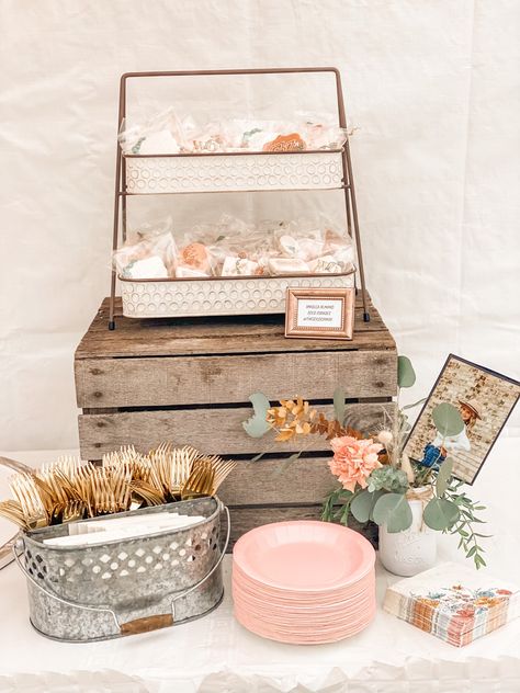 Boho Floral Graduation Party, Rustic Boho Party Decor, Boho Chic Graduation Party Ideas, Graduation Party Boho Theme, Graduation Boho Party Ideas, Shabby Chic Graduation Party Ideas, Boho Graduation Party Decor, Boho Graduation Party Ideas Shabby Chic, Rustic Chic Graduation Party