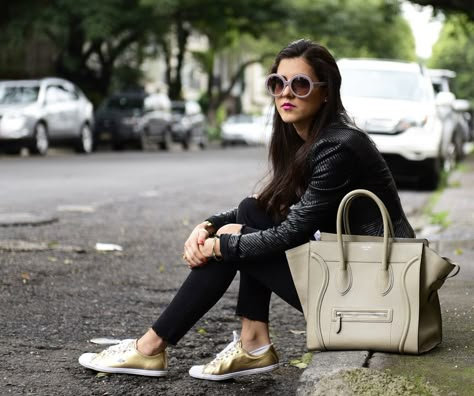 “ GOLDEN SNEAKERS ” — PAM | Allier Golden Shoes Outfit, Gold Sneakers Outfit, Gold Shoes Outfit, Silver Shoes Outfit, Metallic Shoes Outfit, Cute Sneaker Outfits, Golden Sneakers, I Love Shoes, Sneakers Outfit Casual