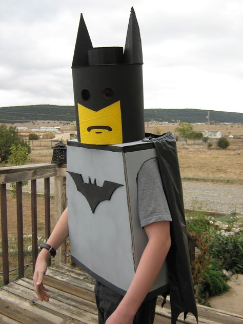 Kuddos to my hubby for crafting the form for this costume. Jakob wanted to be a Lego MiniFig for Halloween but it wasn't until the last... Lego Batman Costume, Cardboard Costumes, Cardboard Challenge, Batman Costume For Kids, Diy Superhero Costume, Batman Costume Diy, Batman Diy, Cardboard Costume, Lego Costume