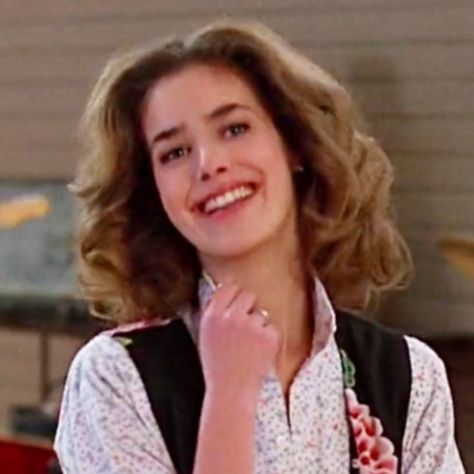 Claudia Wells in "Back to the Future" (1985) Claudia Wells, Back To The Future 1985, Future Icon, Hair Tips Video, Back To The Future, To The Future, Hair Tips, Lorraine, Hair Hacks