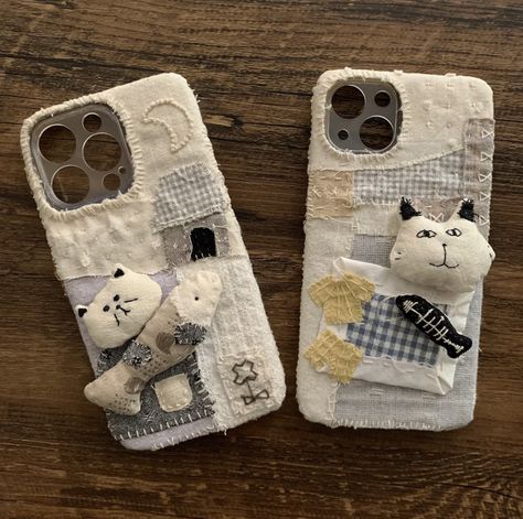 Felt Phone Case, Fabric Phone Case, Phone Case Sewing, Embroidered Phone Case, Felt Phone Cases, Patchwork Clothes, Stitch Book, Jeans Diy, Diy Phone