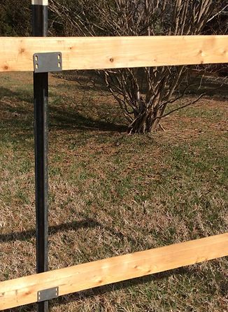 Porch Building Ideas Diy, Yard Dividing Fence, Black T Post Fence, Wood And Cattle Panel Fence, Easy Garden Fencing, Metal Post Fence Ideas, Above Ground Fence Ideas, Fencing For Horses, Fence On A Budget Diy