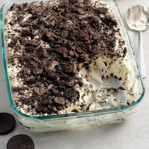 Dirt Pudding Cake Recipe, Dirt Pudding Trifle, Oreo Dirt Recipe, Chocolate Dirt Pudding Recipe, Oreo Layered Pudding Dessert, Dessert Recipes With Pudding, Summer Party Desserts For A Crowd, Dirt Pudding Recipe Easy, Dirt Cake Trifle Recipe