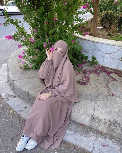 Outfits Muslim, Boutique Dress Designs, Boutique Dress, Easy Trendy Outfits, Muslim Girls, Dress Designs, Clothing Store, Trendy Outfits, Poland