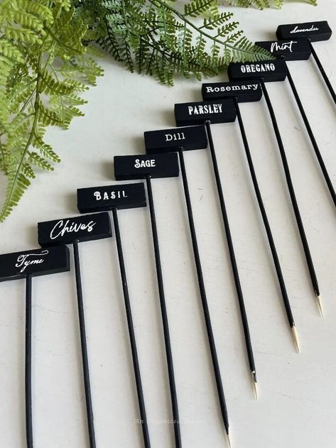 Do you love to grow herbs? Want to know the perfect way to keep track of what you’ve planted? Let me show you how to make simple DIY Garden Markers from Dollar Tree Items!Before I show you how to make garden markers, I have a special treat to tell you about!For more DIY Home Decor ideas from An Organized Season, click HERE! These markers are very inexpensive because I used items from Dollar Tree!Simple steps to make Garden markersGather Gather or purchase the following items to com… Plant Markers Diy, Garden Upcycle, Garden Markers Diy, Appreciation Themes, Teacher Appreciation Themes, Garden Plant Markers, Diy Marker, Herb Markers, Garden Labels