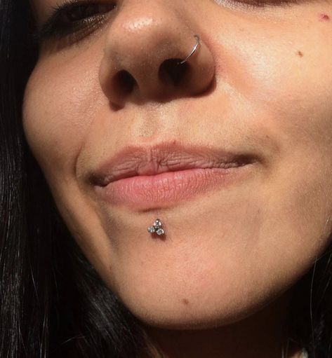 Small Labret Piercing, Labret Piercing Stud, Piercing Aesthetic, Piercing Face, Piercing Inspo, Lip Stud, Face Piercings, Lower Lip, Labret Piercing