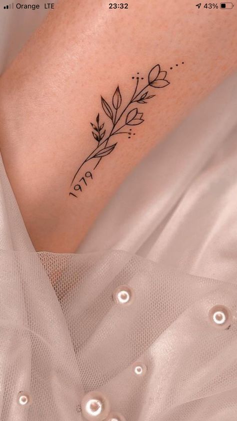 Tato Henna, Small Pretty Tattoos, Petite Tattoos, Mother Tattoos, Small Hand Tattoos, Classy Tattoos, Discreet Tattoos, Dainty Tattoos, Subtle Tattoos