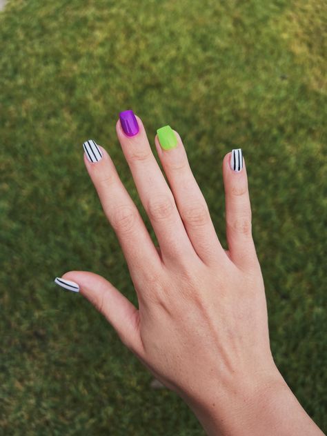 Short Beetlejuice Nails Simple, Beetlejuice Nails Square, Beetlejuice Short Nails, Beetlejuice Manicure, Easy Beetlejuice Nails, Beetle Juice Nail Art, Beetle Juice Nails Acrylic, Simple Beetlejuice Nails, Short Beetlejuice Nails