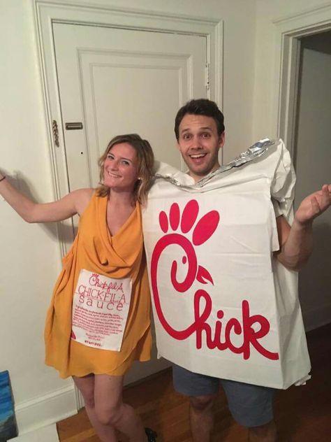 Chick fil a and sauce Two Person Halloween Costumes, Cow Appreciation Day, Best Costume Ever, Halloween Costumes Easy, Friends Boys, Clever Halloween, Cow Costume, Trunk Or Treat Ideas, Halloween Costumes Diy