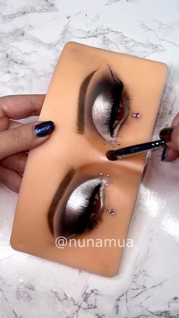 Stone Eye Makeup, Bejeweled Music Video, Inspi Makeup, Facial Art, Eye Makeup Tutorials, Makeup Practice, Makeup Pics, Face Charts, Makeup For Black Skin