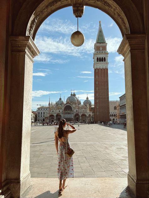 Italy Poses Photo Ideas, Pictures In Venice Ideas, Photo Poses Italy, Verona Picture Ideas, Venecia Photo Ideas, Vatican Photo Ideas, Venezia Photo Ideas, Venice Instagram Pictures, Venice Picture Ideas