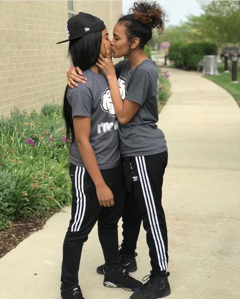 Follow @Guap PincessCe for more!🌈✨ Lgbtq Girlfriend Goals, Matching Outfits For Couples, Outfits For Couples, Couple Matching Outfits, Cute Couple Outfits, Girlfriend Goals, Lgbt Love, Black Couples Goals, Relationship Goals Pictures