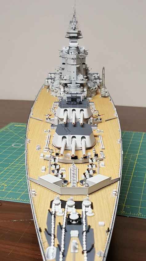 trumpeter 1/200 HMS Nelson Battleship scale model Hms Rodney, Steampunk Ship, Ship Ideas, Model Ship Kits, Model Warships, Scale Model Ships, Metal Slug, Capital Ship, Military Diorama