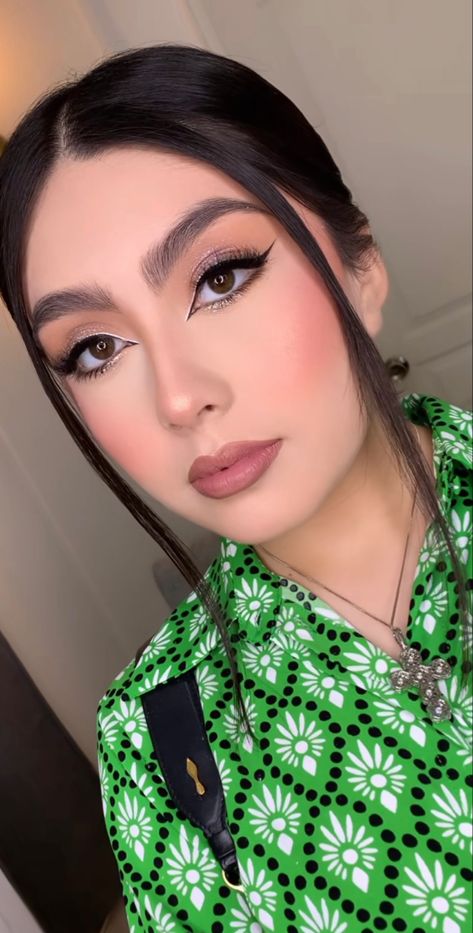 Buchi freaa maquillaje Buchona Makeup, Makeup Social, Creative Eye Makeup, Makeup Looks Tutorial, Creative Eye, Makeup Obsession, Makeup Inspo, Glow Up?, Maquillaje De Ojos