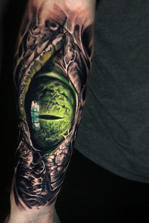 Creepy Eye Tattoo Design, Crocodile Eye Tattoo, Creepy Eyes Tattoo, Tattoo Eyes Realistic, Reptile Tattoo Sleeve, Green Eye Tattoo Realistic, Arlo Tattoo, Crocodile Eyes, Alligator Tattoo