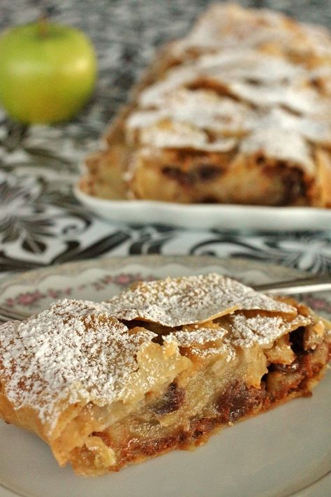 Apple Strudel Recipe From Scratch, German Apple Strudel Recipe, German Apple Strudel, Apple Strudel Recipe, Austrian Cuisine, German Dishes, German Food Authentic, Strudel Recipes, International Desserts