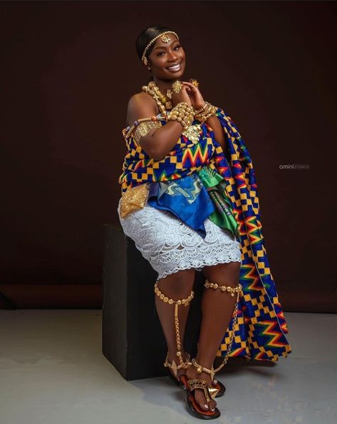 Ghanian Traditional Attire, Akan Traditional Wedding, Ashanti Wedding Ghana, Ghana Cultural Wear, Akan Traditional Wear, Ashanti Traditional Wedding, Bayelsa Traditional Attire, Zambian Traditional Attire, Ghanian Traditional Wear