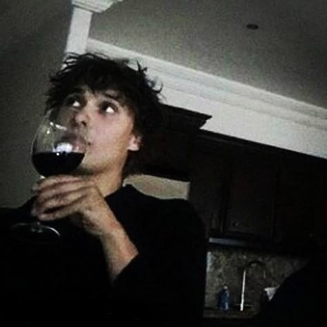 Frank Dillane Spill The Tea Sis, Nick Clark, Frank Dillane, Spill The Tea, Daniel Sharman, Walking Dead Cast, Harry Potter Actors, Fear The Walking, Man Icon