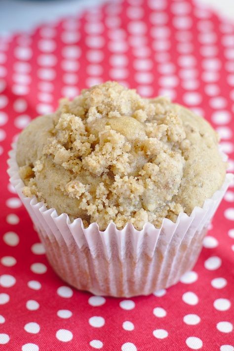 Chai Coffee Cake Muffins – A flavorful spin on a classic breakfast favorite. Coffee cake muffins flavored with chai spices and topped with a delicious crumb topping! Applesauce Coffee Cake, Bite Size Breakfast, Banana Foster Pancakes, Apple Cider Muffins, Apple Oatmeal Cookies, Muffin Flavors, Chai Spices, Chai Coffee, Coffee Cake Muffins