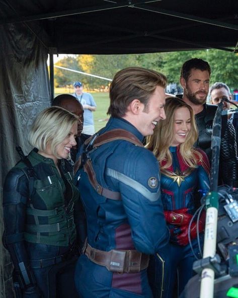 They're so cute Behind the Scenes of 'Avengers: Endgame.'cr:  @therussobrothers.kingcevans is sharing instagram posts and you can see  pictures video posts and on this media post page. Avengers Behind The Scenes, Marvel Bts, Avengers Black Widow, Marvel Bunch, Mcu Cast, Avengers Cast, Marvel Photo, Marvel Images, Avengers Memes