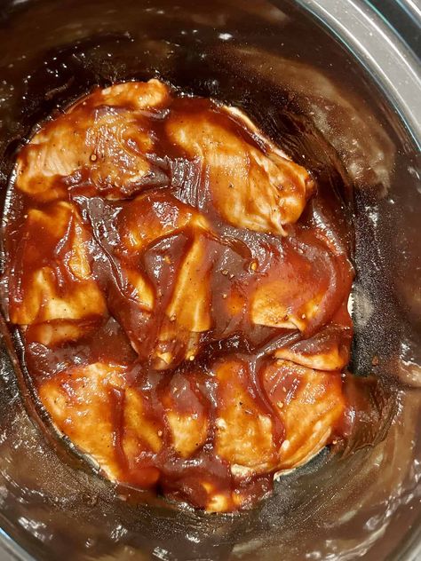 Bar B Que Chicken Crockpot Slow Cooker, Boneless Chicken Thigh Crockpot, Slow Cooker Bbq Chicken Thighs, Bbq Chicken Crockpot Easy, Barbeque Chicken Crockpot, Bbq Chicken Thighs Crockpot, Crockpot Bbq Chicken Thighs, Boneless Chicken Thighs Crockpot, Paleo Bbq Chicken