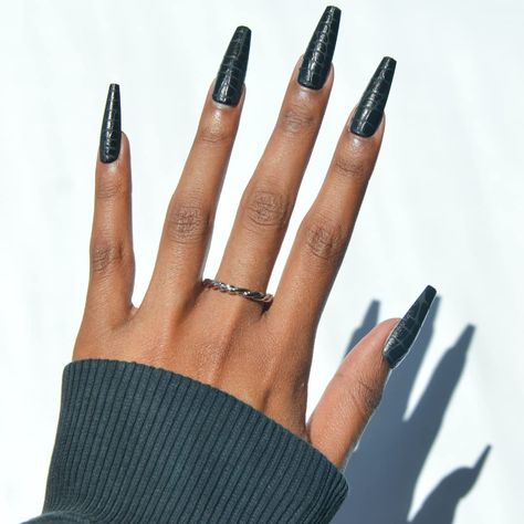 Made only for the darkest of souls, this alligator textured nail set is the perfect way to show your dark side. This edgy long coffin set has a velvet matte black base and is topped with a semi-gloss alligator skin texture to give you a fierce, must-try look. Apply with acrylic, nail glue, or tabs and get long-lasting, salon-quality nails in minutes. Nails Dark, Kiara Sky, Acrylic Press On Nails, Gel Top Coat, Trendy Nail, Dark Soul, Dark Nails, Velvet Matte, Professional Nails