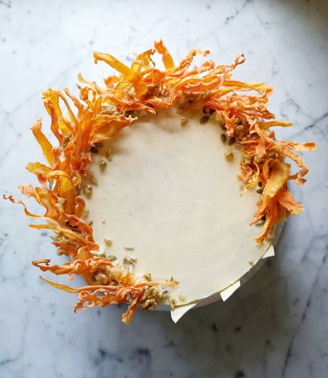 Gourmet Carrot Cake, Carrot Cake Plating, Beautiful Carrot Cake, Pretty Carrot Cake, Elegant Carrot Cake, Carrot Cake Design Ideas, Decorated Carrot Cake, Carrot Cake Design, Carrot Cake Birthday Cake