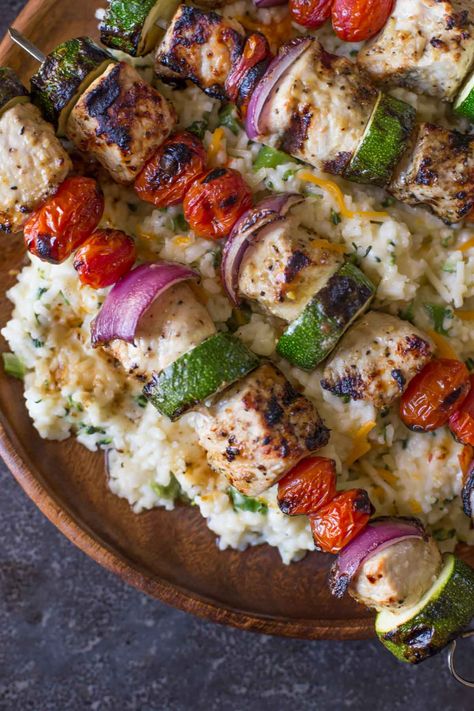 These Pork Tenderloin Kabobs with Cheesy Broccoli Rice are a new quick and easy summertime favorite. So excited for grilling season! Pork Tenderloin Kabobs, Pork Kabobs, Cheesy Broccoli Rice, Bbq Pork Recipes, Cooking Pork Tenderloin, Cooking Whole Chicken, Low Fat Dinner, Kabob Skewers, Cheesy Broccoli