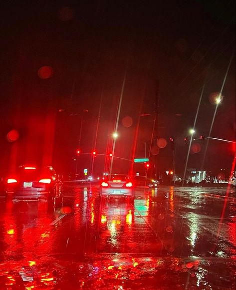 Red Light Aesthetic Wallpaper, Blurry Street Lights, Red Urban Aesthetic, Red Street Aesthetic, Cars Red Aesthetic, Red Lighting Aesthetic, Blurry Lights Aesthetic, Car Red Aesthetic, Red Blurry Aesthetic