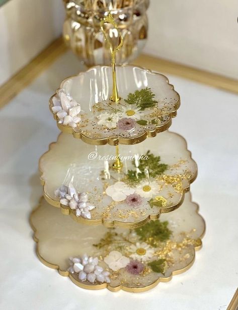 3 Tier Resin Tray, Unique Resin Ideas To Sell, Seni Resin, Clock Making, Resin Crafts Tutorial, Resin Art Painting, Diy Resin Projects, Resin Wall Art, Resin Design