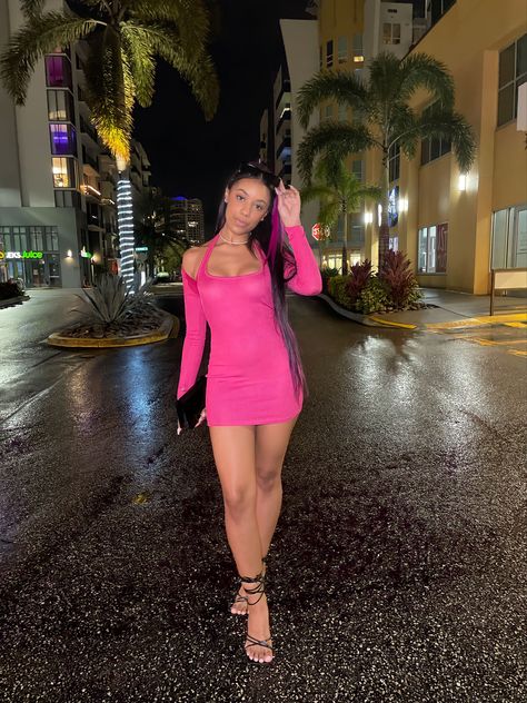 Black Dress Pink Heels, Pink Dress Black Heels, Night Out Clubbing, Black Heels Outfit, Punk Outfit, Black Pointed Heels, Mimi Dress, Bar Outfits, Pink Dress Short