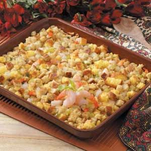 Shrimp Corn Bread Dressing Recipe -A co-worker from Louisiana shared hearty helpings of this delightful dressing (and copies of the recipe!) more than 20 years ago. It's been a "must" on my Thanksgiving menu ever since. Shrimp Dressing Recipe, Seafood Dressing Recipe, Seafood Stuffing, Shrimp Dressing, South Recipes, Cajun Christmas, Shrimp Corn, Cornbread Recipes, Bread Dressing