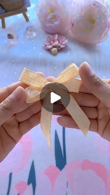 paper crafts creator on Instagram: "Title: "Crafty Quickie: Beautiful Bow in 3 Seconds 🎀" 
Hashtags: #HandmadeDIY #ParentChildHandmade #HandmadeGift #HandmadeFlowerMaking #BowTieMethod" Making Small Bows With Ribbon, Make Small Bows With Ribbon, Finger Bow Tutorial, Pro Bow The Hand How To Make, Making Bows Out Of Ribbon, How To Sew A Bow, Cute Adjustable Bow As Gift, Gift Wrapping Techniques, Bazaar Ideas