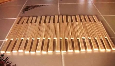 How To Make Placemats, Chopsticks Crafts, Make Placemats, Age Wood, Wood Placemats, Wooden Chopsticks, Sushi Design, Table Decorating, Placemats Patterns