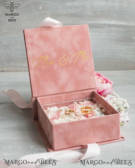 Looking for the perfect way to showcase your wedding rings? Look no further! Introducing our luxury velvet acrylic wedding rings box, designed with glamour, elegance, and handmade craftsmanship in mind. Our stunning wedding rings box features a plush blush pink velvet exterior, adding a touch of feminine sophistication to your special day. The box is adorned with gold accents, exuding a sense of luxury and ensuring that your rings are displayed in the most glamorous way possible. Not only is our Wrapping Chocolate, Blush Pink And Gold Wedding, Wedding Rings Box, Velvet Wedding Ring Box, Baby Shower Return Gifts, Ring Bearer Box Rustic, Wood Ring Box Wedding, Ring Box Wedding Rustic, Nikah Decor