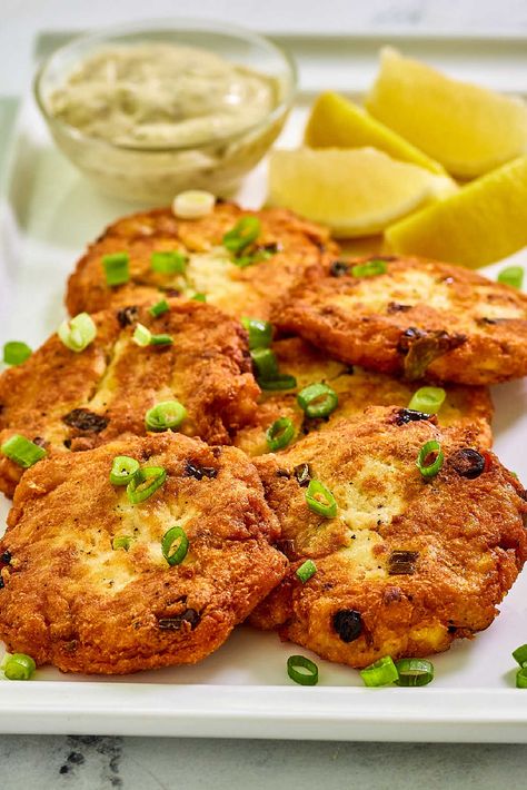 Salmon and Potato Patties 8 Salmon Potato Patties, Salmon Potato Cakes, Mackerel Patties, Potato Salmon, Canned Salmon Patties, Mashed Potato Patties, Salmon Fish Cakes, Fish Patties, Fish Cakes Recipe