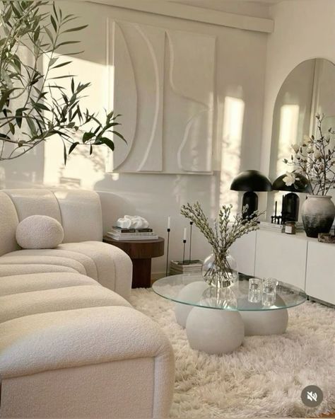 Minimal White Living Room, Tammy Hembrow House Decor, Avant Garde Home Interior Design, Old Money Apartment Decor, Classy Apartment Decor, Beige Decoration, Living Room Hacks, Modern Living Room Interior, Dream Apartment Decor