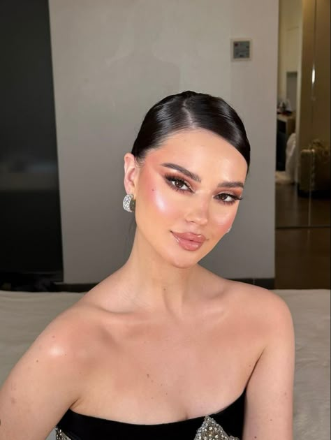 Classy Makeup, Prom Eye Makeup, Graduation Makeup, Bridesmaid Hair Makeup, Glam Makeup Look, Makeup Eye Looks, Bridal Makeup Looks, Elegant Makeup, Glowing Makeup