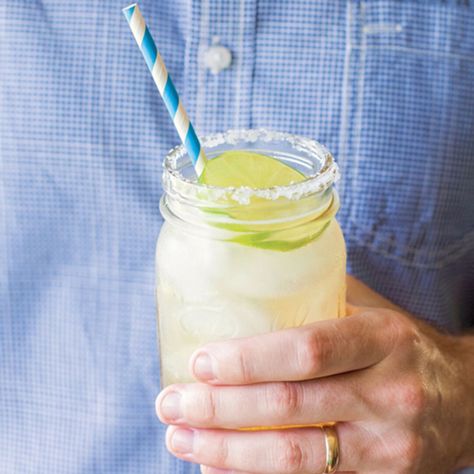 Classic Lime Margarita Recipe, Lemon Lime Margarita, Fresh Margarita Recipe, Perfect Margarita Recipe, Lime Margarita Recipe, Frozen Mango Margarita, Fresh Margarita, Classic Margarita Recipe, Easy Margarita