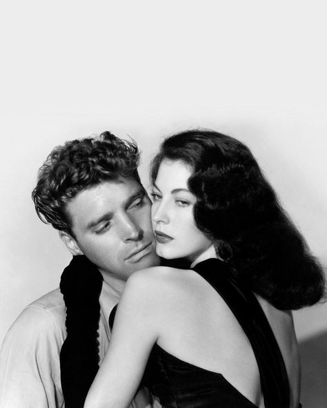 Burt Lancaster and Ava Gardner in publicity photo for The Killers (1946) Female Of The Species, Burt Lancaster, Richard Long, The Killers, Ava Gardner, Actrices Hollywood, Oscar Wilde, 인물 사진, Vintage Hollywood