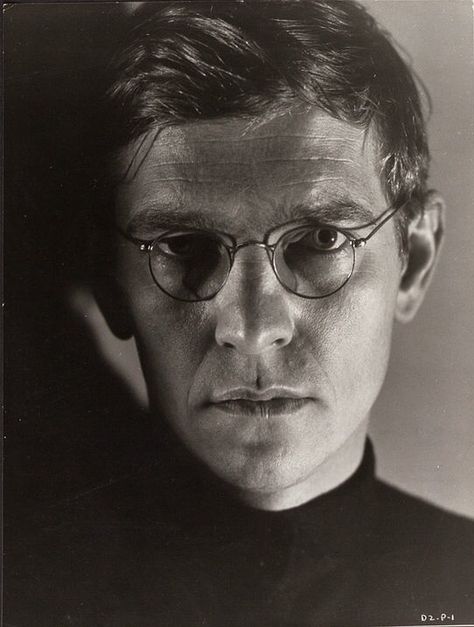 Tom Courtenay - Pasha Antipov - 'Strelnikov' - Dr Zhivago / David Lean Tom Courtenay, Doctor Zhivago, David Lean, Julie Christie, Dr Zhivago, Lawrence Of Arabia, Charles Bronson, Actor Picture, Character Actor