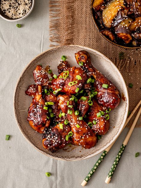 Chicken Drumstick Photography, Korean Fried Chicken Photography, Chicken Wings Restaurant, Teriyaki Drumsticks, Chinese Chicken Wings, Korean Chicken Wings, Pollo Teriyaki, Bbq Wings, Food Pic